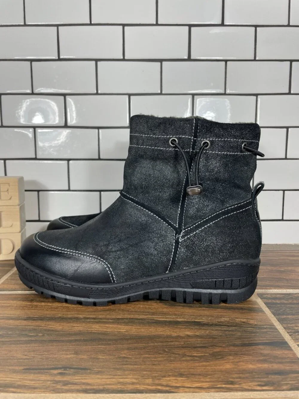 OTBT Fanfare Shoes Womens Size 9 Black Leather Off Road Spikes Winter Snow Boots